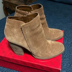 Guess Medium Natural Suede Boots Women’s 8.5